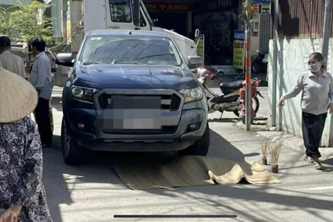 TP Hồ Chí Minh: cụ bà khuyết tật 79 tuổi bị xe bán tải cán tử vong