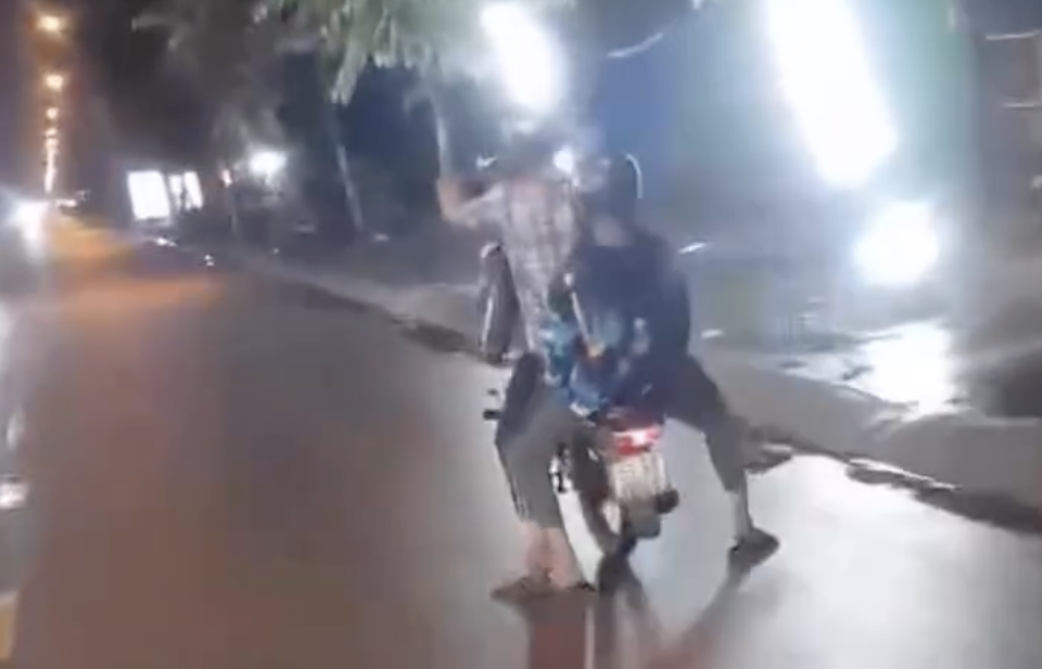Cảnh sát giao thông TP Hồ Chí Minh xác minh clip thanh niên bốc đầu “làm xiếc” trên xe máy