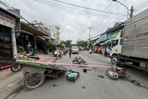 TP Hồ Chí Minh: xe máy va chạm với xe lôi tự chế, một người tử vong
