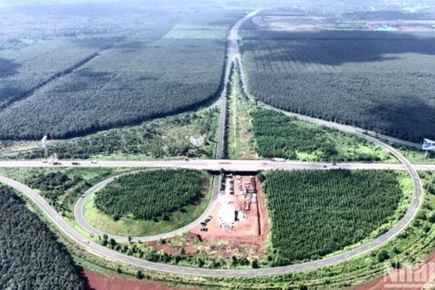 Đầu tư vượt bậc hạ tầng giao thông kết nối vùng, thúc đẩy phát triển kinh tế
