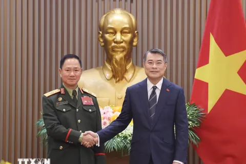 Bộ Quốc phòng Lào sẽ tiếp tục phối hợp chặt chẽ với Bộ Quốc phòng Việt Nam