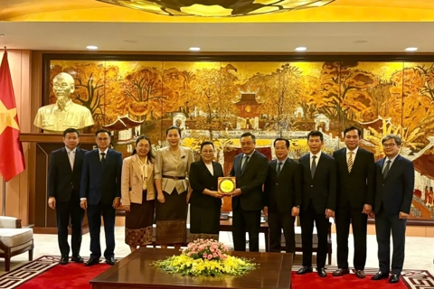 Hà Nội đẩy mạnh hợp tác giáo dục và văn hóa với Lào
