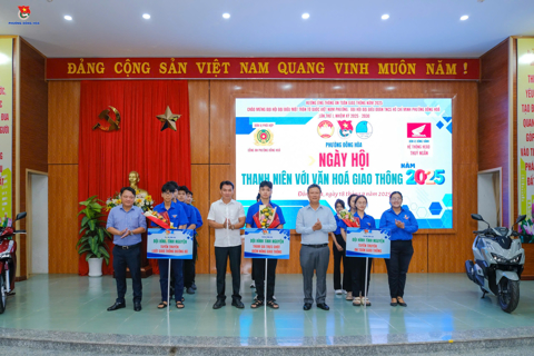 Sôi nổi ngày hội “thanh niên với văn hóa giao thông” tại phường Đông Hòa