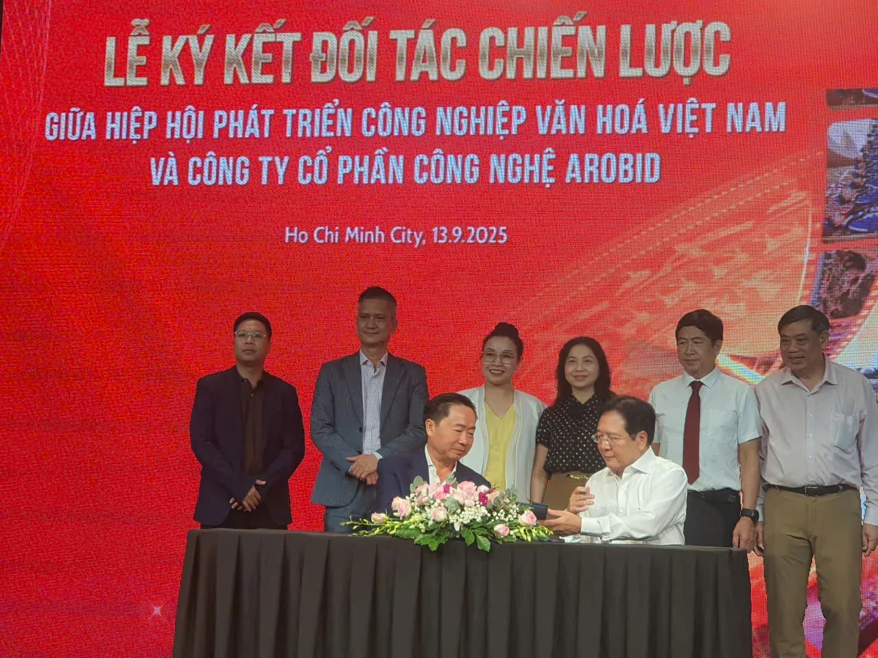 Phát triển công nghiệp văn hóa Việt Nam thành ngành kinh tế mũi nhọn