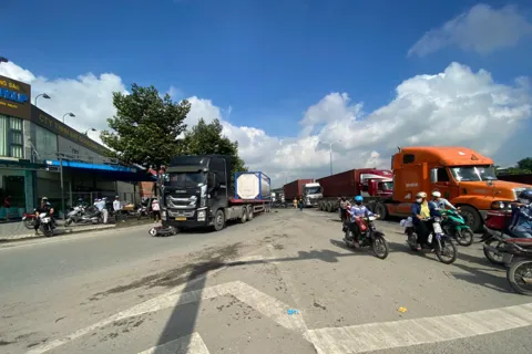 Tai nạn giao thông trên đường Mỹ Phước - Tân Vạn khiến 3 người tử vong