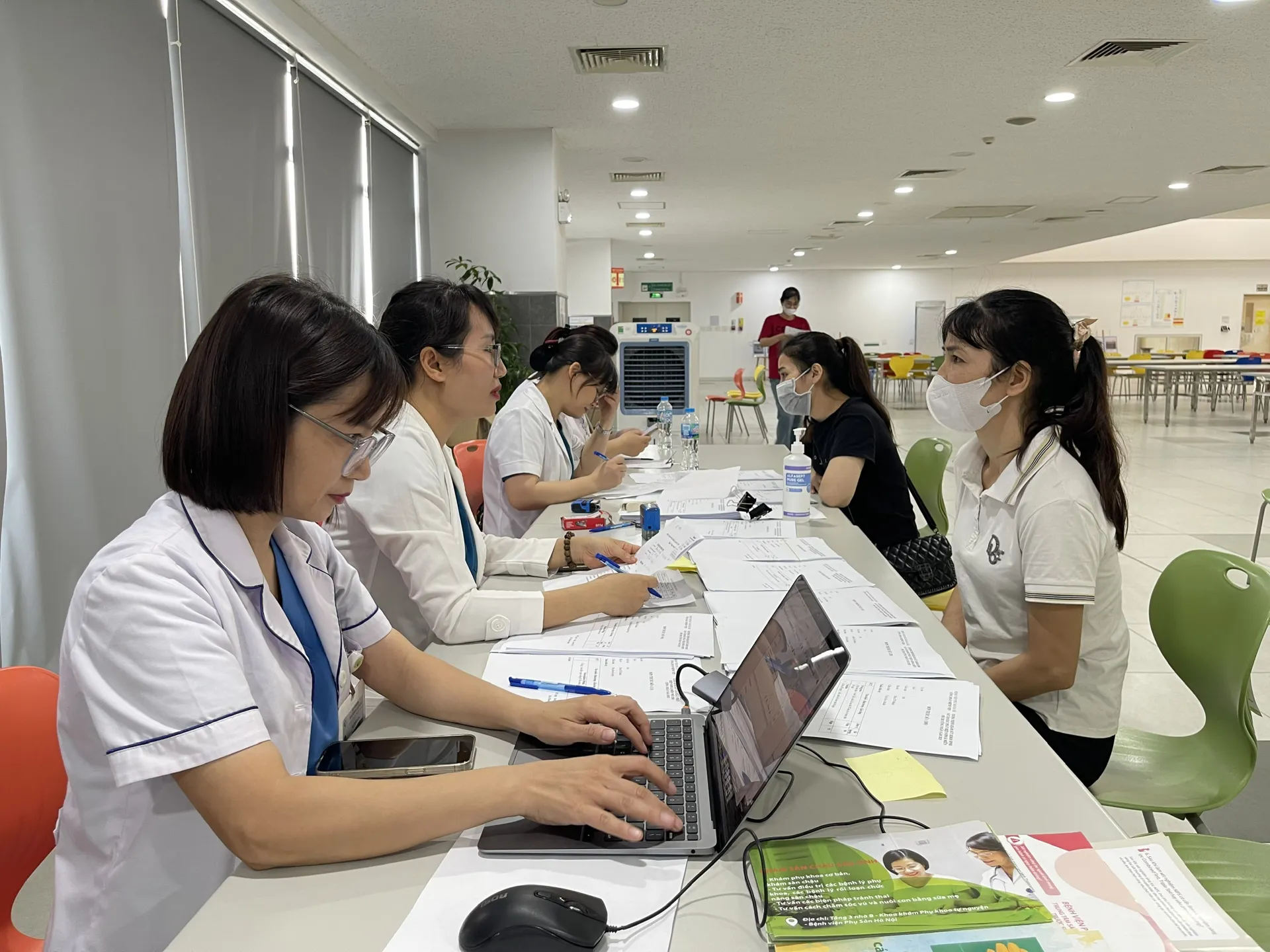 Hà Nội: tầm soát ung thư, khám sức khỏe miễn phí cho 600 nữ công nhân