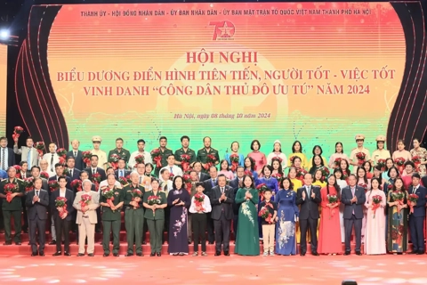 Điều kiện để được xét tặng Kỷ niệm chương "Vì sự nghiệp xây dựng, bảo vệ và phát triển Thủ đô Hà Nội”