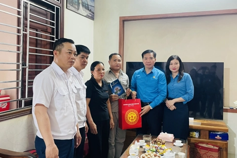 Công đoàn Hà Nội thăm hỏi, động viên kịp thời công nhân bị tai nạn lao động
