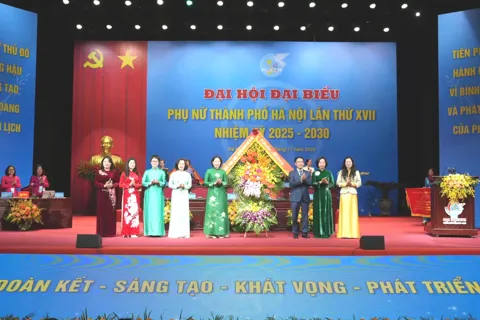 Phát huy vai trò của Hội LHPN thành phố trong xây dựng, phát triển Thủ đô văn minh, hiện đại, hạnh phúc