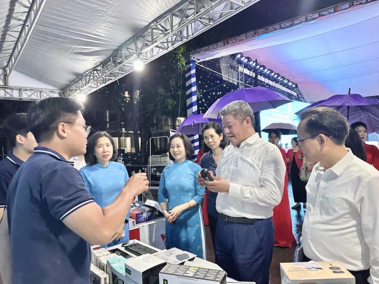 Khai mạc Ngày Phụ nữ Thủ đô ứng dụng công nghệ và đổi mới sáng tạo
