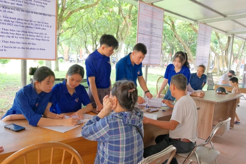 Hà Nội: áo xanh tình nguyện tích cực hỗ trợ chuyển đổi số, thực hiện thủ tục hành chính công