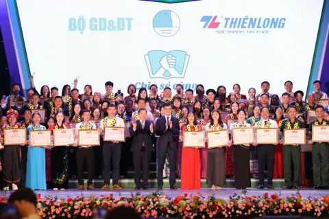 Tuyên dương 80 nhà giáo tận tâm với sự nghiệp giáo dục vùng cao, biên giới, hải đảo