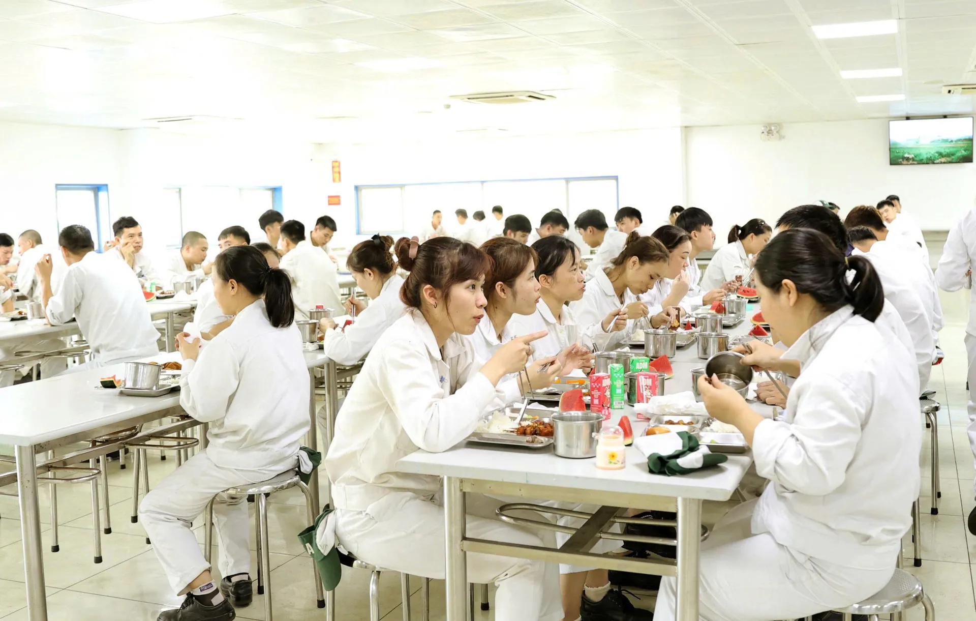 Tổ chức “Bữa cơm Công đoàn” tới hơn 1.300 đoàn viên, người lao động Thủ đô
