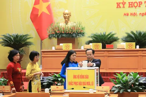 HĐND Thành phố Hà Nội quyên góp ủng hộ đồng bào miền Trung, Tây Nguyên khắc phục hậu quả mưa lũ
