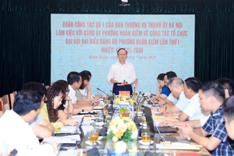 Đoàn công tác số 4 của Ban Thường vụ Thành ủy kiểm tra công tác chuẩn bị Đại hội Đảng tại phường Hoàn Kiếm, Hồng Hà
