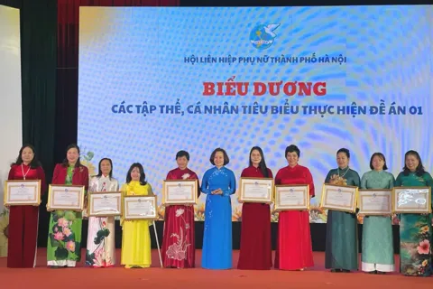 Hà Nội: biểu dương các điển hình tạo việc làm cho lao động nữ