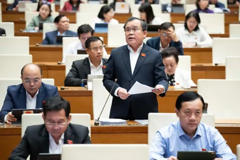 Đề nghị cấp miễn phí sách giáo khoa ngay từ năm học 2026 - 2027