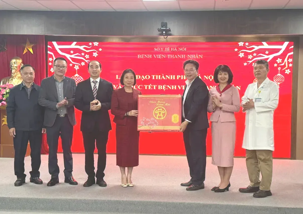 Phó Chủ tịch HĐND Thành phố Hà Nội Phạm Thị Thanh Mai chúc Tết tại Bệnh viện Thanh Nhàn