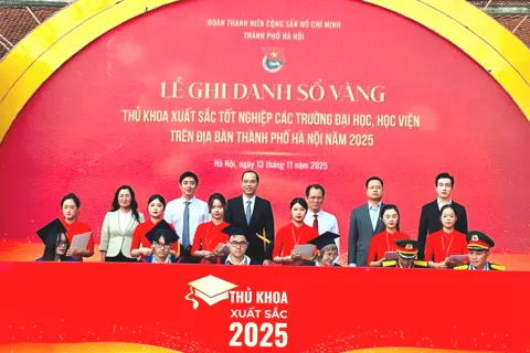 95 thủ khoa Hà Nội ghi danh Sổ vàng thủ khoa xuất sắc năm 2025