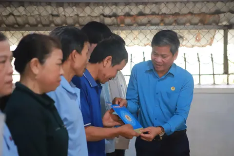 Công đoàn hỗ trợ khẩn cấp hơn 1,5 tỉ đồng giúp người lao động tỉnh Gia Lai