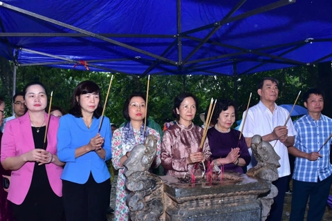 Đoàn đại biểu Quốc hội Thành phố Hà Nội về nguồn tại tỉnh Tuyên Quang
