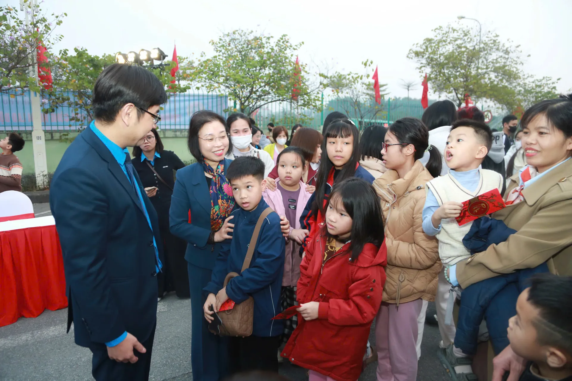 Lan tỏa yêu thương, vun đầy Tết ấm cho công nhân