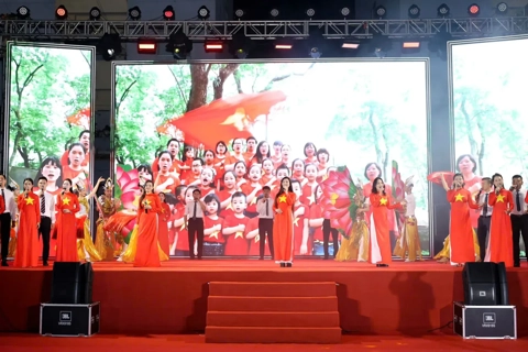 Hơn 500 công nhân lao động Thủ đô thưởng thức chương trình nghệ thuật đặc biệt 