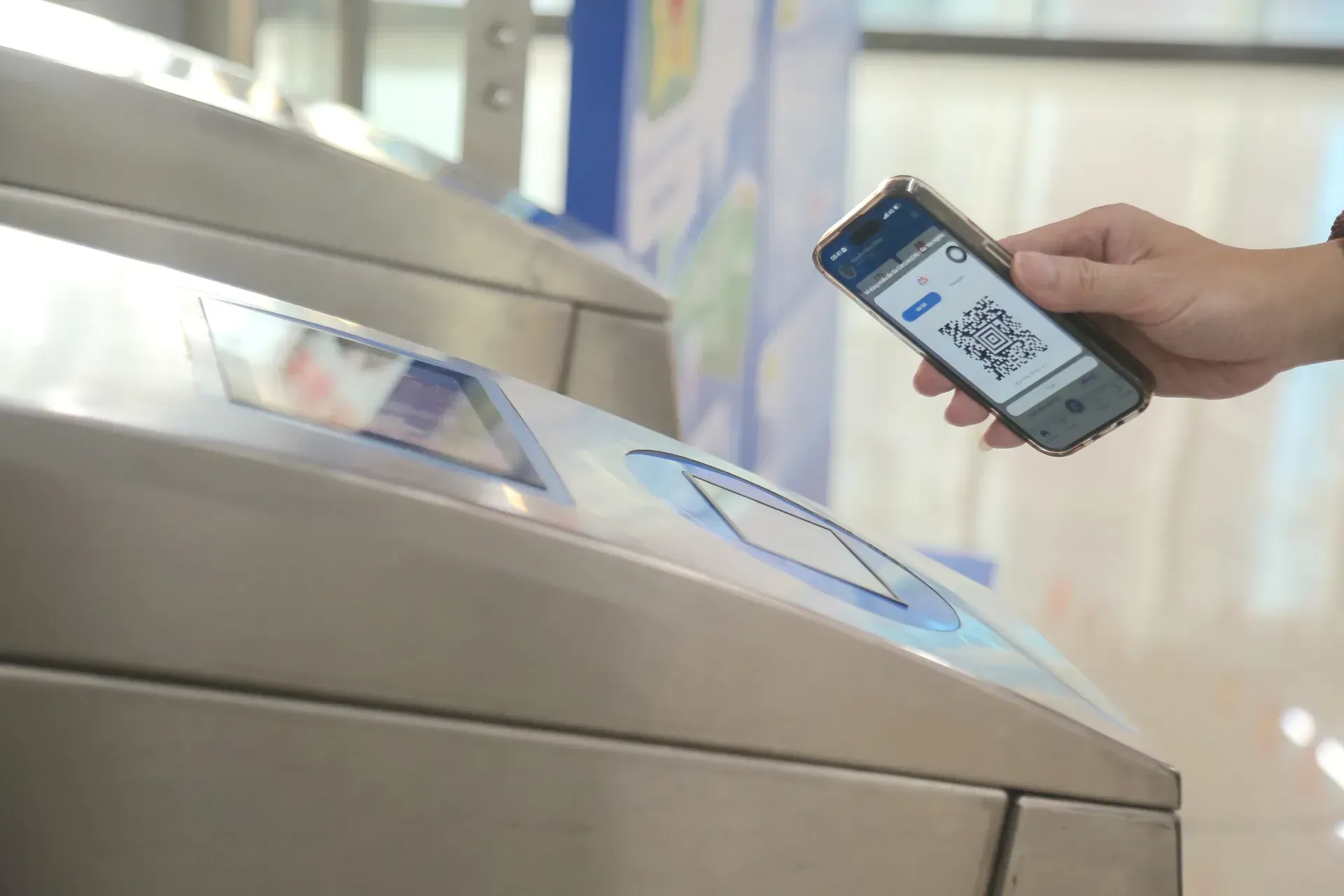 Hanoi's second metro to apply new ticket system next month
