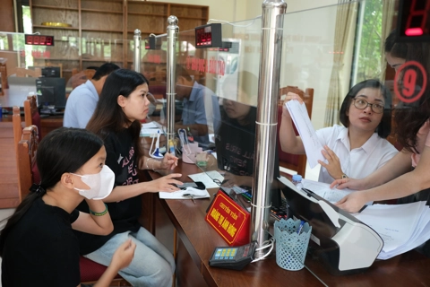 Phú Thọ: người dân đến trung tâm hành chính công giải quyết thủ tục tăng cao sau sáp nhập