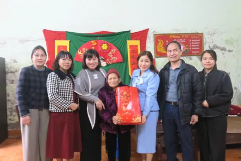 Phú Thọ: hơn 1.100 suất quà Tết do các nhà báo huy động trao đến các gia đình khó khăn