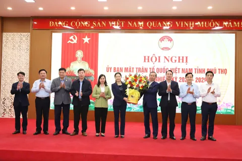 Bà Bùi Thị Minh giữ chức Chủ tịch Ủy ban MTTQ Việt Nam tỉnh Phú Thọ