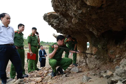 Công an tỉnh Phú Thọ vào cuộc điều tra sự cố hư hỏng tại cầu Sông Lô