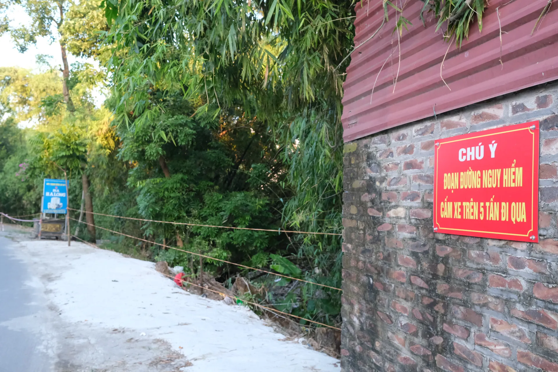 Phú Thọ: nứt vỡ, sụt lún nghiêm trọng trên đê Cà Lồ