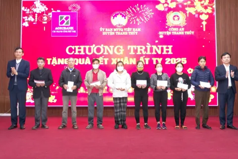 Phú Thọ phân bổ gần 3,7 tỷ đồng tặng quà Tết cho hộ nghèo, cận nghèo