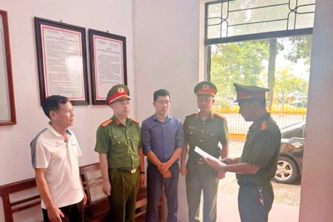 Khởi tố, bắt tạm giam kế toán trường chiếm đoạt tiền bảo hiểm y tế của học sinh