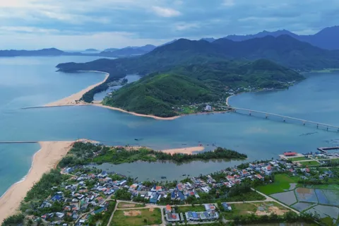 Vinh Lộc phát triển bền vững kinh tế biển - đầm phá gắn với du lịch, dịch vụ