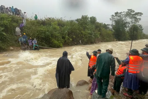 Huế: nước lũ dâng nhanh trở lại, nguy cơ ngập sâu, sạt lở và lũ quét