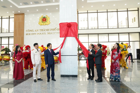Đại tướng Lương Tam Quang dự Lễ gắn biển công trình cơ sở làm việc Công an TP Huế