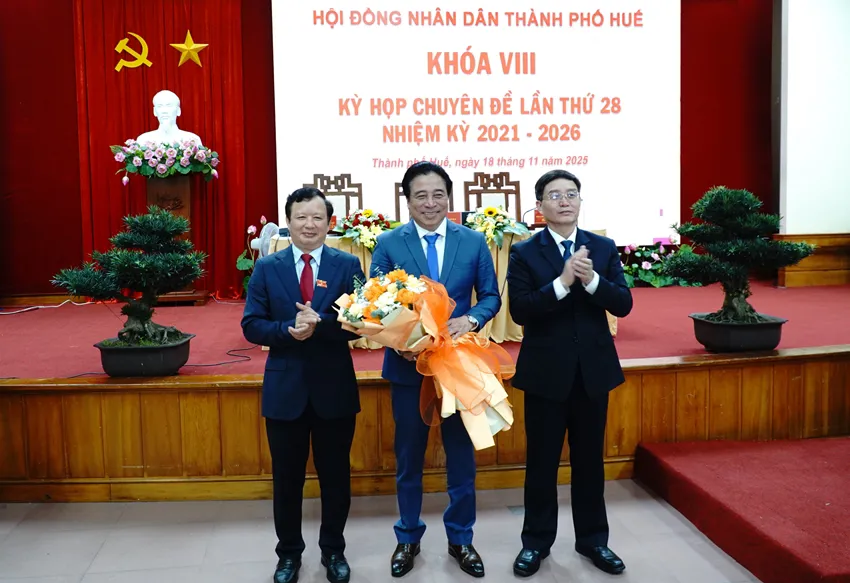 Ông Nguyễn Khắc Toàn được bầu giữ chức Chủ tịch UBND thành phố Huế