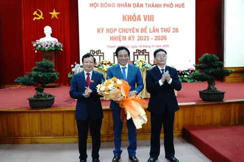 Ông Nguyễn Khắc Toàn được bầu giữ chức Chủ tịch UBND thành phố Huế