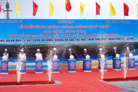 Khởi công dự án cao tốc gần 6.500 tỷ đồng đoạn Cam Lộ - La Sơn