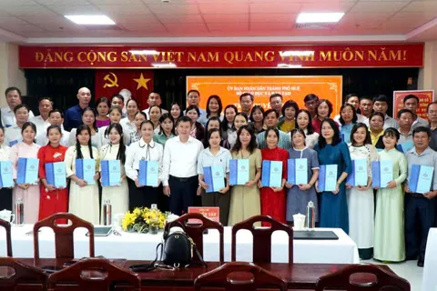 Hạnh phúc giản dị của người thầy sau hàng chục năm dạy học xa nhà