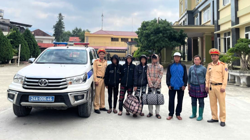 Lào Cai: 4 học sinh bỏ nhà đi do tin lời hứa "việc nhẹ, lương cao"