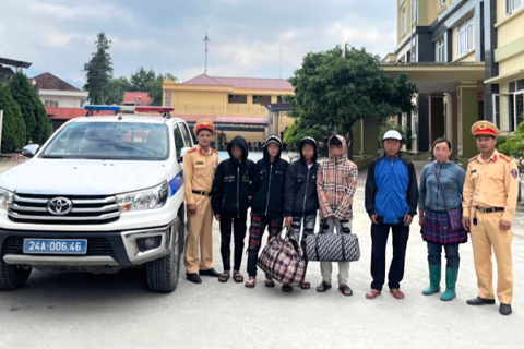 Lào Cai: 4 học sinh bỏ nhà đi do tin lời hứa "việc nhẹ, lương cao"