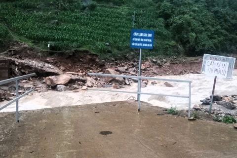 Lào Cai: hơn 1,6ha hoa màu thiệt hại, một số tuyến đường sạt lở do mưa to kèm dông lốc
