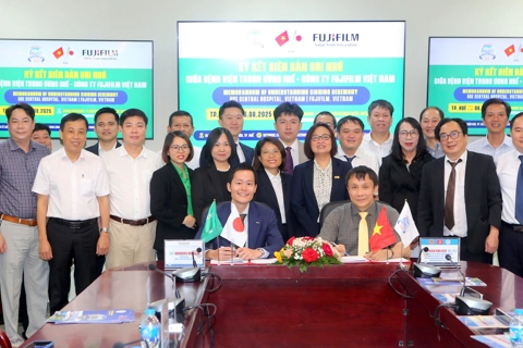 Bệnh viện Trung ương Huế tăng tốc hiện đại hóa nội soi, hợp tác chiến lược với FUJIFILM Việt Nam