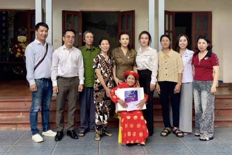 Lan tỏa đạo hiếu trong mùa Vu Lan: Chương trình Ơn nghĩa sinh thành 2025 thăm tặng quà Mẹ Việt Nam Anh hùng