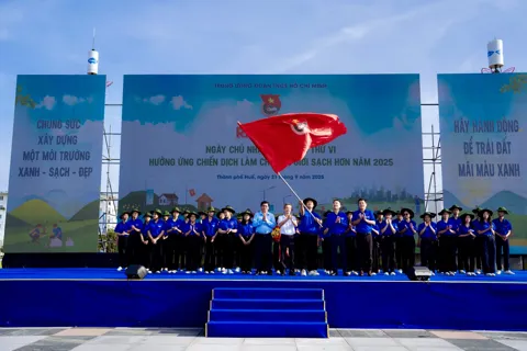Hơn 1.000 đoàn viên, thanh niên Huế ra quân Ngày Chủ nhật xanh lần thứ VI