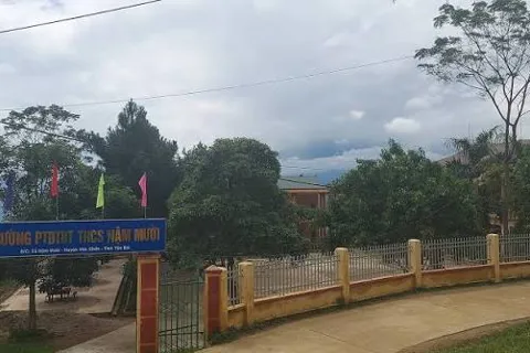 Lào Cai: sập cổng trường khiến hai anh em tử vong thương tâm