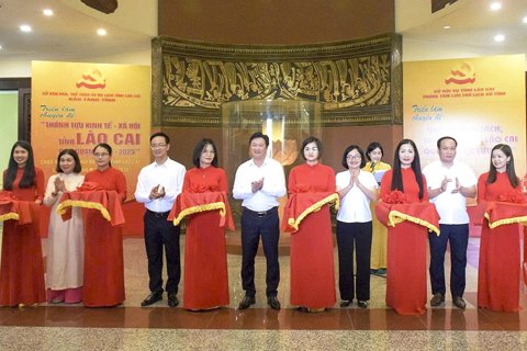 Triển lãm đặc biệt chào mừng Đại hội đại biểu Đảng bộ tỉnh Lào Cai lần thứ I